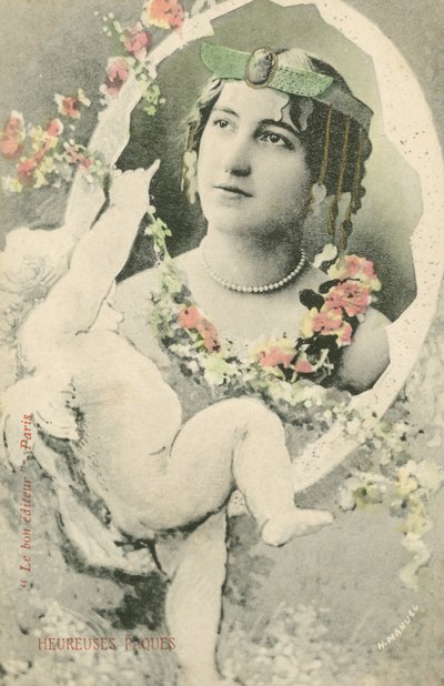 Porträt einer Frau, eingerahmt von einem Cherub von French Photographer