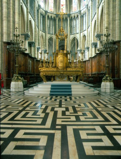 Kathedrale von Saint Omer (Nord 59): Altar und Labyrinth. von French School