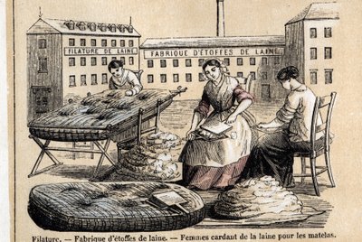 Beschreibung der verschiedenen Verwendungen und Produkte von Schafen: Arbeiter, die Wolle für Matratzen im Hof einer Fabrik kämmen. Tafel „Les moutons“ in „les Recreations instructives“ Synoptische Malerei von Jules DELBRUCK, Gravur von 1860. Private Samml von French School