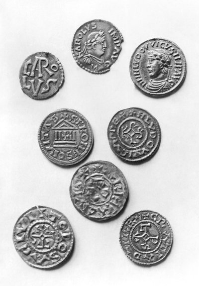 Acht karolingische Münzen (Silber) von French School