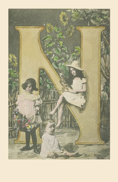 Ein Mädchen mit einer Geige, ein anderes mit Blumen, ein Baby sitzt von French School