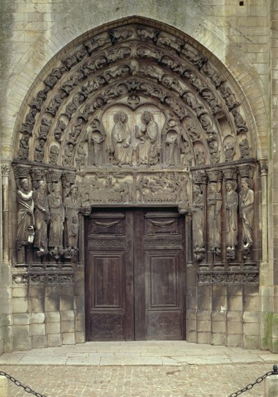 Portal und umliegende Skulpturen mit biblischen Figuren und Szenen, einschließlich der Grablegung von French School