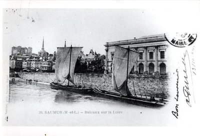 Postkarte, die Lastkähne auf der Loire in Saumur, Frankreich, vor 1914 zeigt von French School