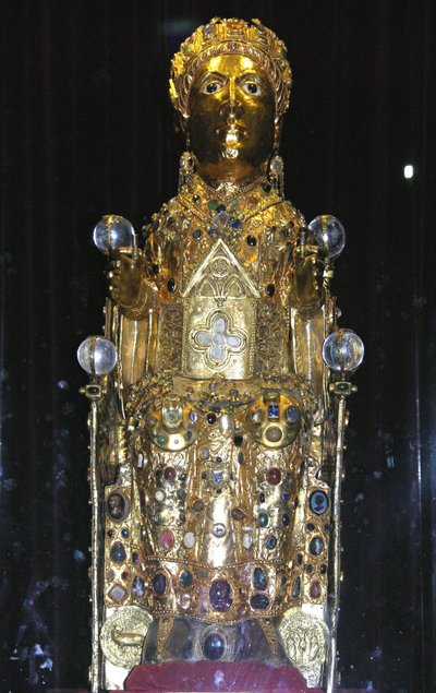 Reliquiarstatue der Hl. Foy, ca. 980 (Gold, Silber, Holz, Edel- und Halbedelsteine) von French School