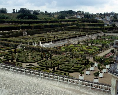 Renaissance-Architektur: Blick auf die Gärten des Schlosses Villandry von French School