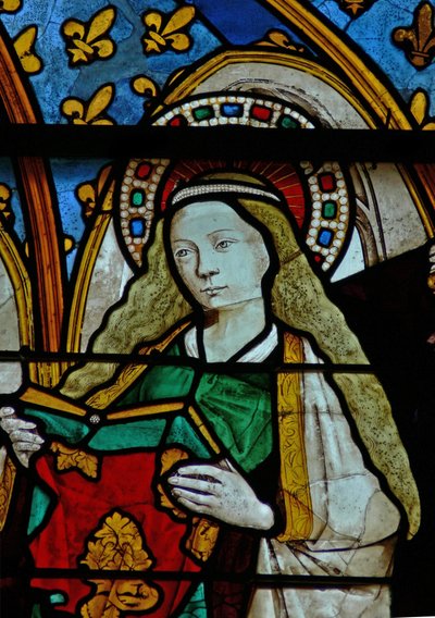 Fenster w25 zeigt die Jungfrau Maria bei der Verkündigung von French School