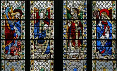 Fenster w49, Darstellung von St. Michael, St. Julien, St. Guillaume, St. Genevieve von French School