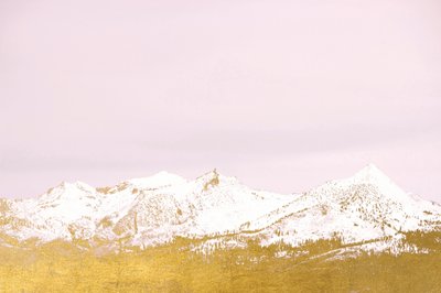 Goldene Schneebedeckte Berge von Gemma Bardot