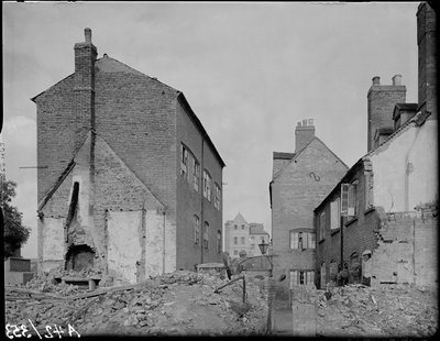 Hof 16, Little Park Street, Coventry, 1941 von George Bernard Mason