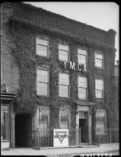 YMCA-Hostel, High Street, Sutton Coldfield, Birmingham, Frühling 1942 von George Bernard Mason