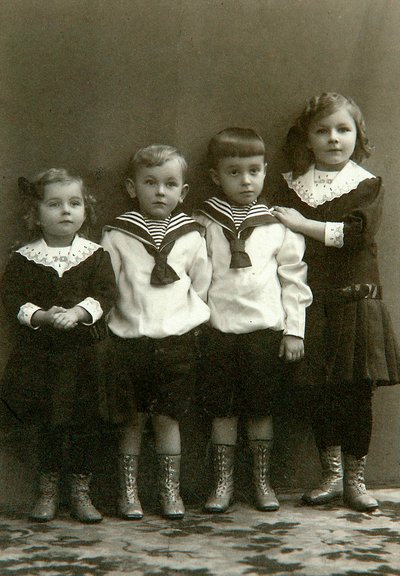 Porträt von vier Kindern von Georgi Vasilievich Trunov