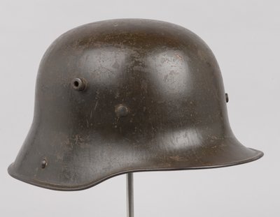 Deutscher Stahlhelm oder Stahlhelm, ca. 1916 von German School