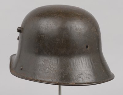 Deutscher Stahlhelm oder Stahlhelm, um 1916 von German School