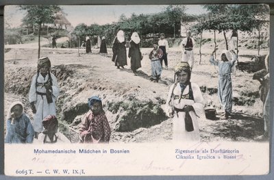 Postkarte, die junge muslimische Frauen in Bosnien darstellt, 1904 von German School