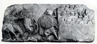 Abschnitt des Frieses des Nereidenmonuments in Xanthus, ca. 4. Jahrhundert v. Chr. (Relief) von Greek School