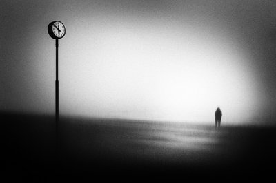 Einsame Figur Zeitlose Uhr von Gustav Davidsson