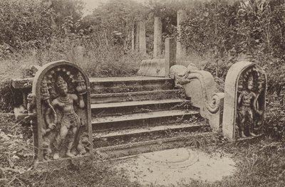 Ruinenstädte von Ceylon: Mondstein, Wächtersteine und Stufen von Henry W. Cave