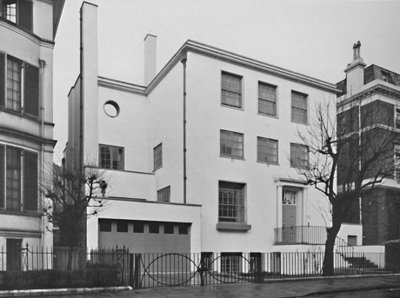 Außenansicht - Haus für Denys Lowson, Esq., Upper Phillimore Gardens, London, 1939 von Herbert Felton