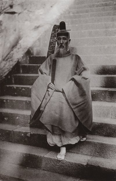 Ein Shinto-Priester von Herbert Ponting