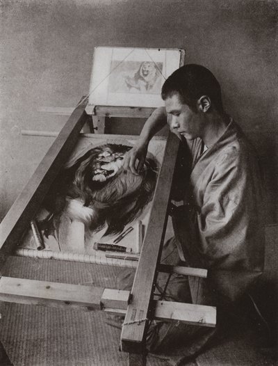 Die Stickerin (s/w Foto) von Herbert Ponting