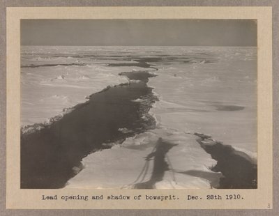 Die Terra Nova (1884) im Packeis festgehalten von Herbert Ponting