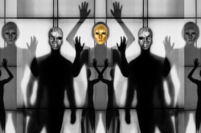 Schatten Spiel Masken von Igor Shrayer