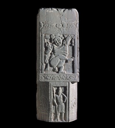 Stupa-Platte mit einem Zwerg und skythischen Figuren, von der Stätte Nagarjuna (Relief) von Indian School