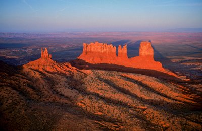 Luftaufnahme von Felsformationen im Monument Valley, Utah von Ira Block