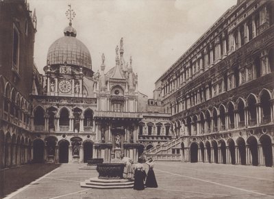 Cortile Palazzo Ducale von Italian Photographer