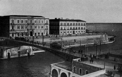 Taranto, Corso due Mari, Drehbrücke (s/w Foto) von Italian Photographer