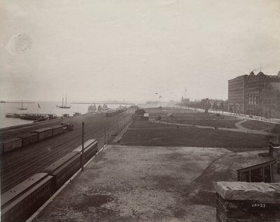 Blick nach Süden auf die Michigan Avenue von der Westseite der Illinois Central Railroad Gleise, Chicago, ca. 1890 von J. W. Taylor
