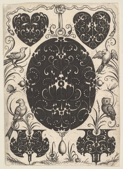 Ovales Anhänger dekoriert mit Schweifwerk, umgeben von kleineren Motiven und vier Vögeln, ca. 1614-19 von Jacques Hurtu