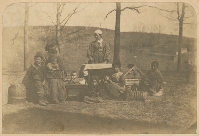 Albuminabzug von versklavten Frauen und ihren Kindern in der Nähe von Alexandria..., 2. Dez. 1861 bis 10. März 1862 von James E. Larkin