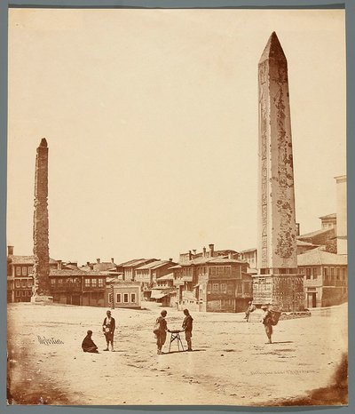 Obelisken im Hippodrom [Istanbul. Hippodrom vor der Blauen Moschee mit zwei Obelisken - im Vordergrund der Obelisk des Theodosius] von James Robertson