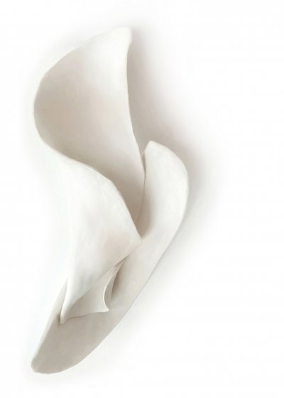 Elegante Blumenskulptur von Jenja Braun