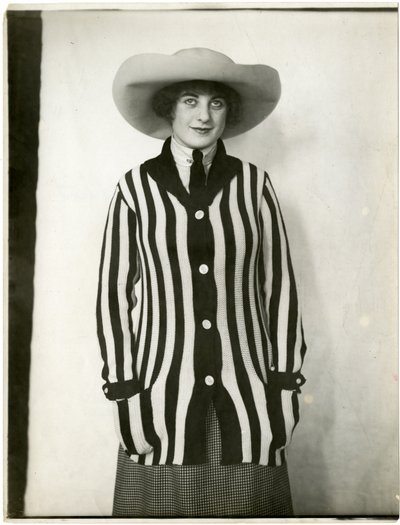 Blazer-Sweater & Filzhut, Forsythe, ca. 1905-18 von Jessie Tarbox Beals