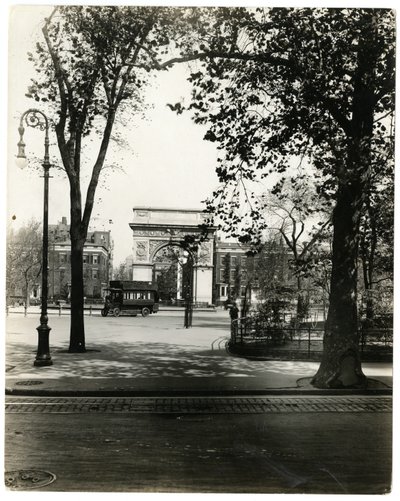 Washington Square North, New York, USA von Jessie Tarbox Beals