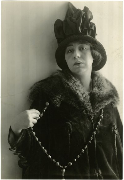 Zoë Akins, Autorin von Déclassée, um 1905-40 von Jessie Tarbox Beals