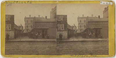 Ansicht des John R. Walsh Zeitschriftenladens in der Madison Street, Chicago, mit dem Postamt im Hintergrund von John Carbutt