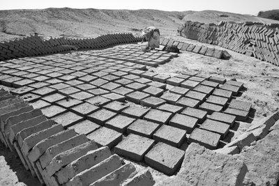 Ziegelfabriken in Rajasthan, Indien, 2016 von Jon Nicholson