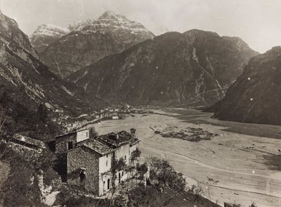 Album "Meine Weltkriegs-Erinnerungen Südwestfront (Kärnten, Italien, Südtirol) 31/03/1915-12/11/1918 - Josef Zohles Wien": Blick auf Chiusaforte (s/w Foto) von Josef Zohles