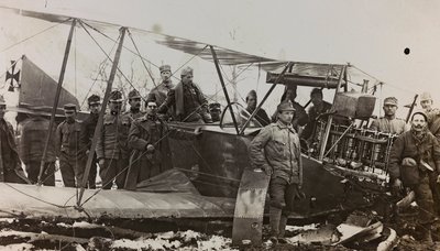 Album "Meine Weltkriegs-Erinnerungen Südwestfront (Kärnten, Italien, Südtirol) 31/03/1915-12/11/1918 - Josef Zohles Wien": Österreichische Soldaten mit einem M von Josef Zohles