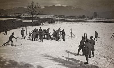 Album "Meine Weltkriegs-Erinnerungen Südwestfront (Kärnten, Italien, Südtirol) 31.03.1915-12.11.1918 - Josef Zohles Wien": Soldaten auf Skiern (s/w Foto) von Josef Zohles