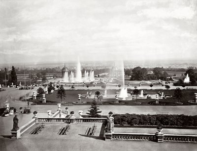 Der Kristallpalast in London: Terrassen und Brunnen, ca. 1870 (s/w Foto) von Joseph Paxton