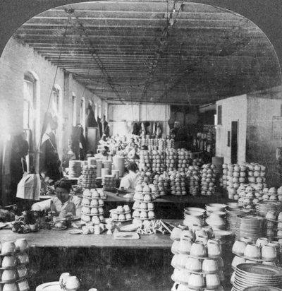 Künstler dekorieren Porzellanwaren, Trenton, New Jersey, USA, frühes 20. Jahrhundert von Keystone View Company