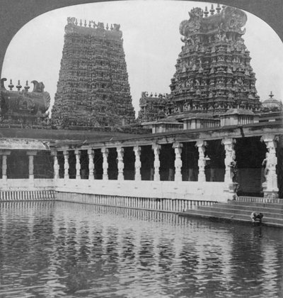 Heiliger Goldener Liliensee und Pagoden - Großer Tempel zu Siva, Madura, Südindien, 1901 von Keystone View Company