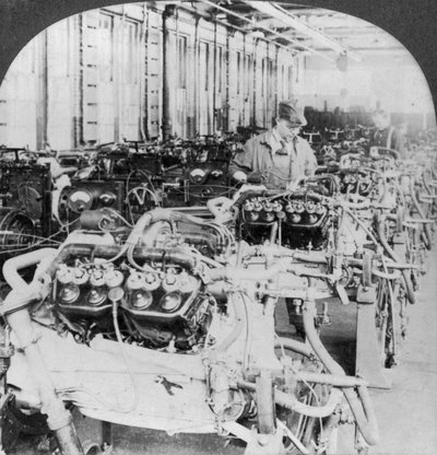Testen von Motoren in einer Autofabrik, Detroit, Michigan, USA, 20. Jahrhundert von Keystone View Company
