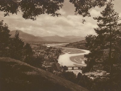 Bad Tölz und das Isartal, Blick vom Kalvarienberg (s/w Foto) von Kurt Hielscher