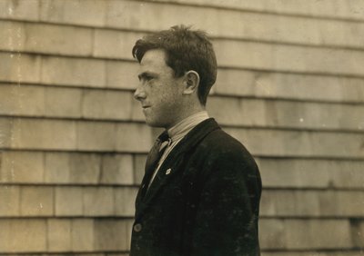 Der 15-jährige James Cooney, ein irischer Einwanderer in Fall River, Massachusetts von Lewis Wickes Hine