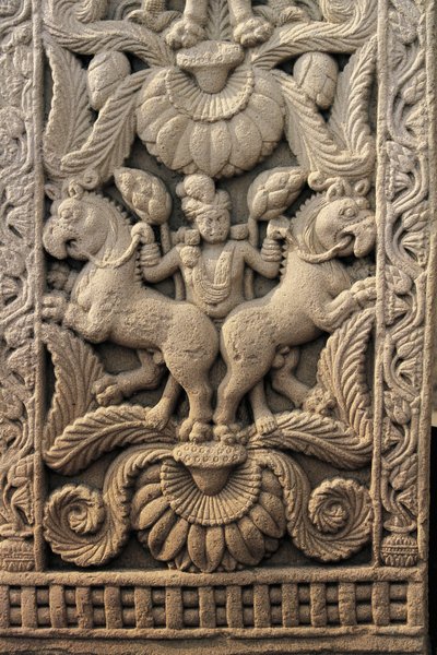 Relief am westlichen Eingang, Großer Stupa, Sanchi (UNESCO-Weltkulturerbe) von Unbekannt Unbekannt